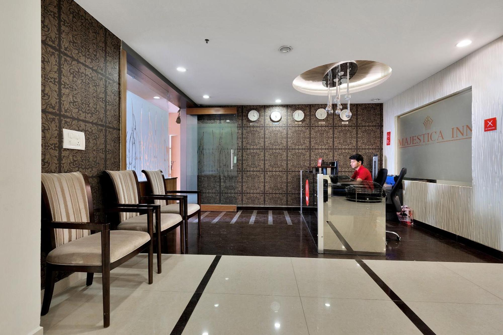 Capital O Rudra Grand Near Kondapur X Road Hotel Bagian luar foto